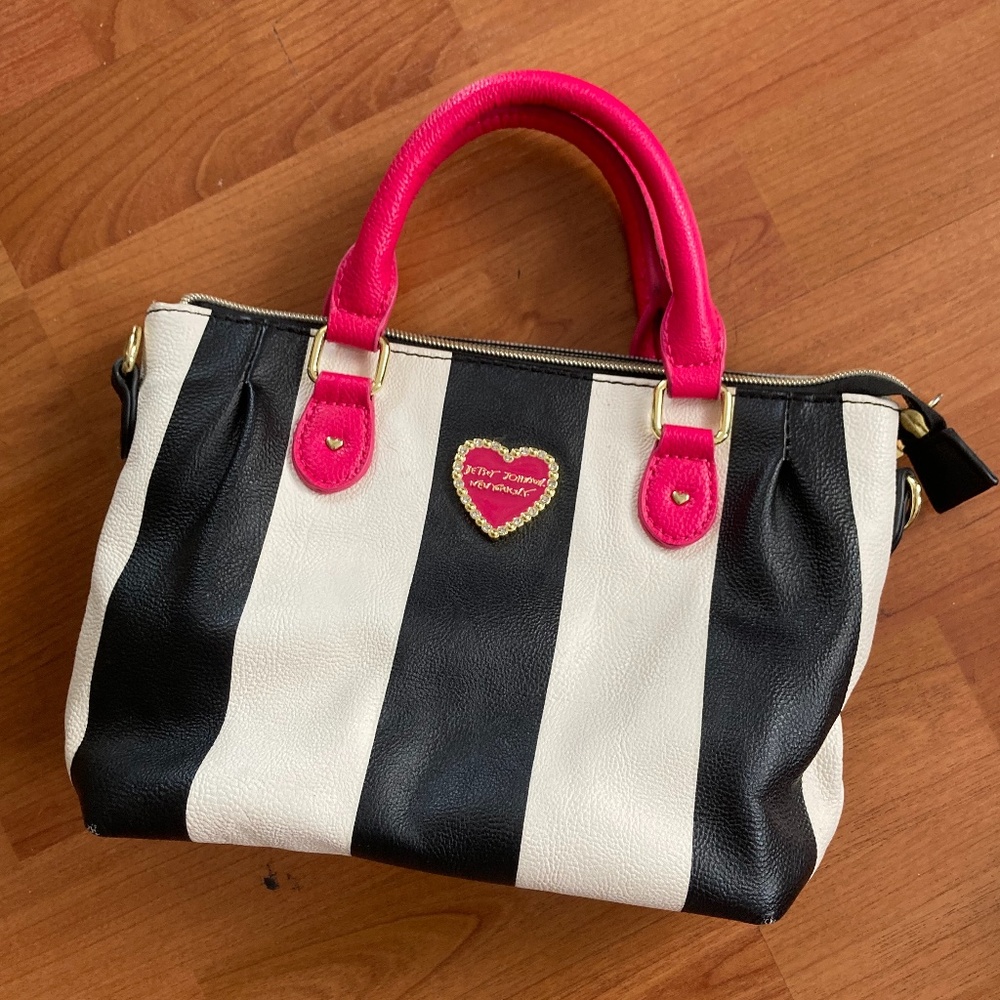 BETSEY JOHNSON Bag!
